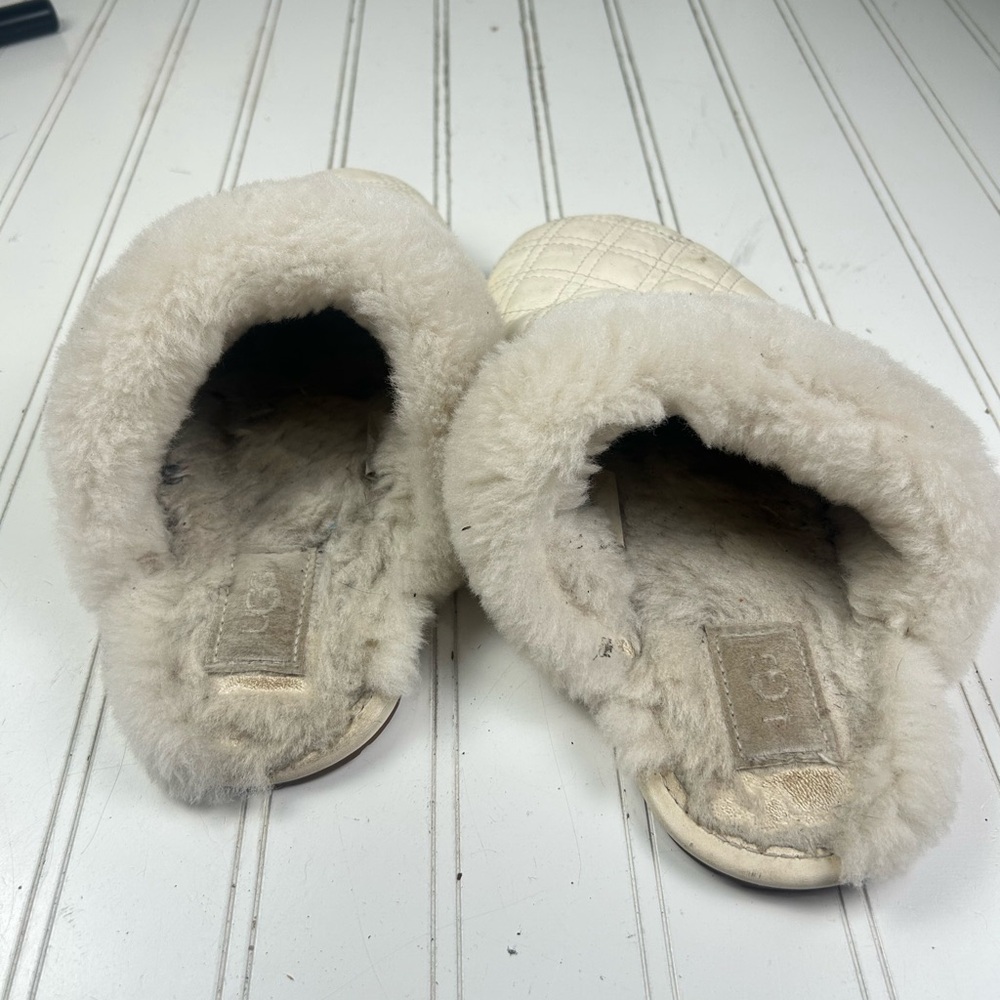 UGG White Quilted Scuffette Slippers Women’s Size 8 - Picture 10 of 11